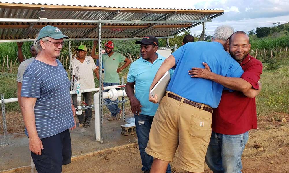 EWB team and community members celebrating the Dominican Republic water project